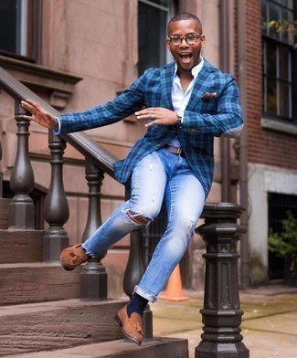 С чем носить оранжевый нагрудный платок с принтом