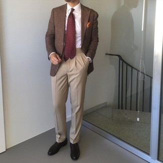 С чем носить оранжевый нагрудный платок с принтом