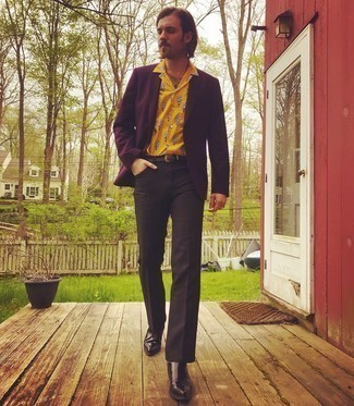 С чем носить оранжевую рубашку с принтом мужчине