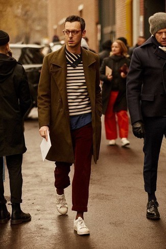 С чем носить оранжевые носки с принтом мужчине