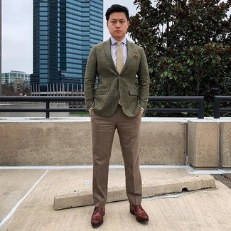 С чем носить оранжевый галстук с принтом мужчине