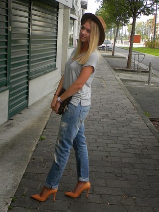 Какие джинсы-бойфренды носить с оранжевыми туфлями