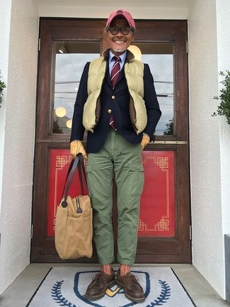 С чем носить оранжевую стеганую куртку мужчине