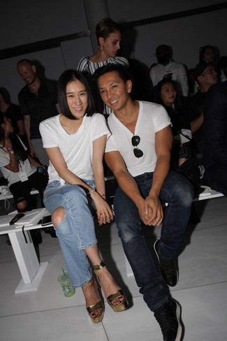 С чем носить оранжевые босоножек женщине