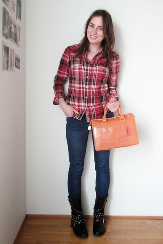 С чем носить оранжевую сумку-саквояж