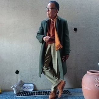 С чем носить оранжевый шарф мужчине