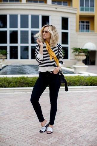 С чем носить оранжевый шелковый шарф женщине