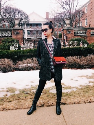 С чем носить оранжевую замшевую сумку женщине