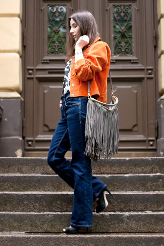 С чем носить оранжевую замшевую косуху женщине