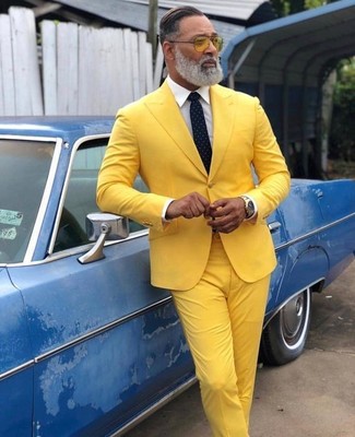 С чем носить оранжевый костюм