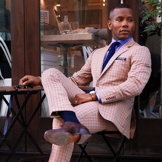 С чем носить оранжевый костюм