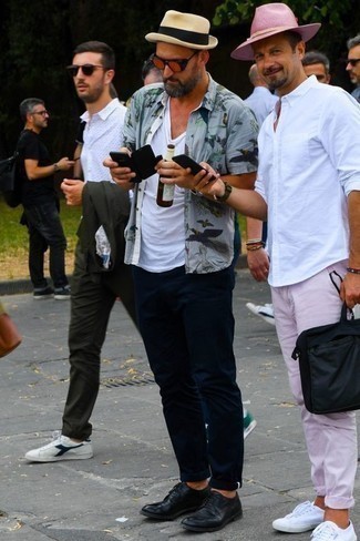 С чем носить оранжевые солнцезащитные очки мужчине