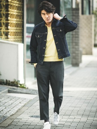 С чем носить оранжевый свитер с v-образным вырезом мужчине