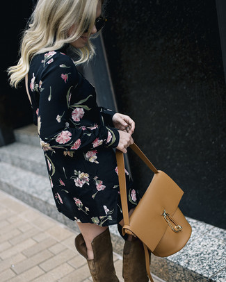 Как носить ботфорты с платьем прямого кроя