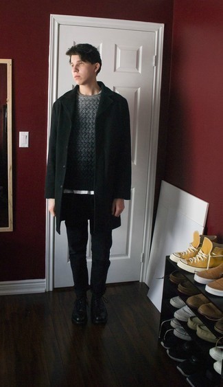 Как носить длинное пальто с вязаным свитером