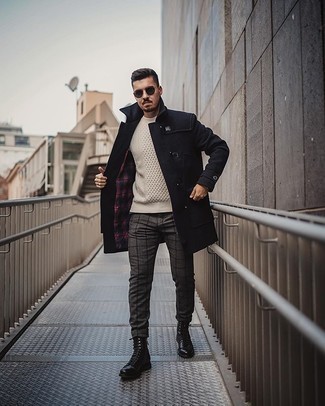 Как носить длинное пальто с вязаным свитером