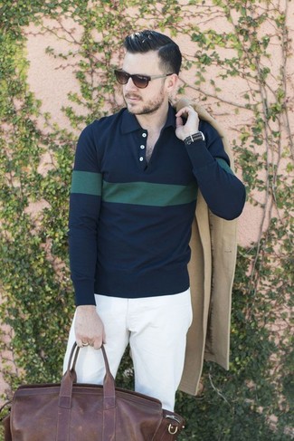 Как носить длинное пальто с футболкой-поло