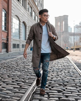 Как носить длинное пальто с футболкой-поло