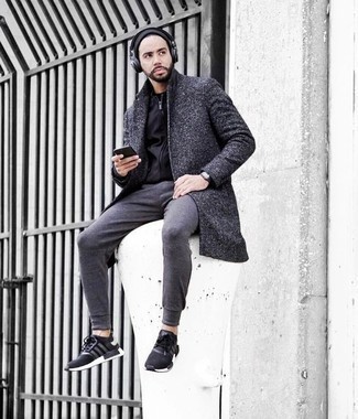 Как носить длинное пальто с спортивными штанами