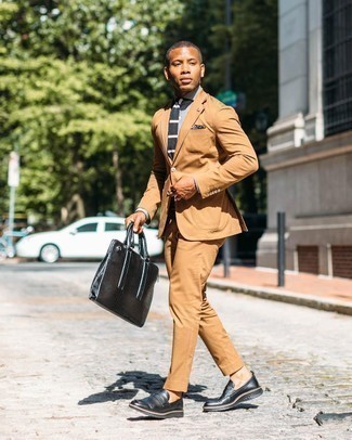 С чем носить нагрудный платок с "огурцами"