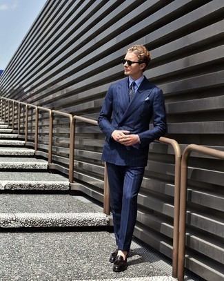 С чем носить галстук с "огурцами" мужчине