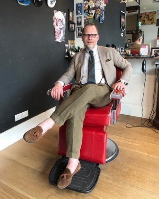 С чем носить галстук с "огурцами" мужчине