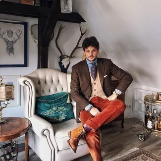 С чем носить галстук с "огурцами" мужчине