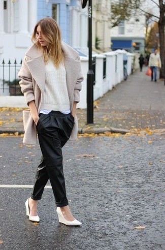 Как носить пижамные штаны с туфлями