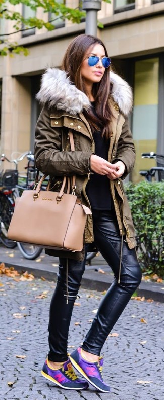 Как носить парку с свитером с круглым вырезом женщине