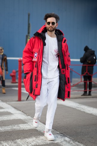 Как носить парку с низкими кедами мужчине