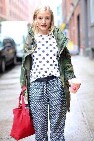 Как носить парку с спортивными штанами женщине