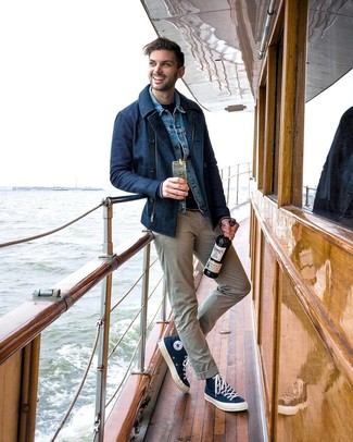 Как носить полупальто с свитером с круглым вырезом