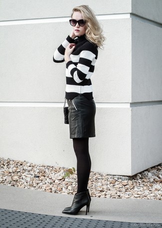 Как носить юбку-карандаш с ботильонами