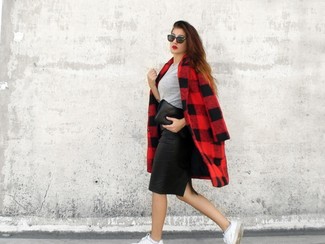 Как носить юбку-карандаш с пальто