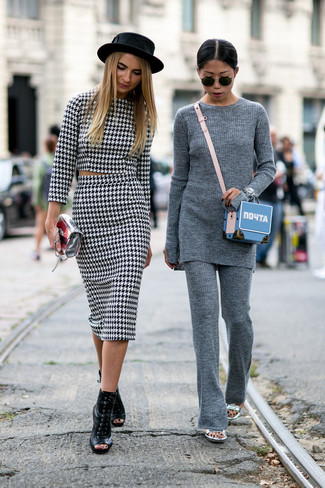 Как носить юбку-карандаш с коротким свитером