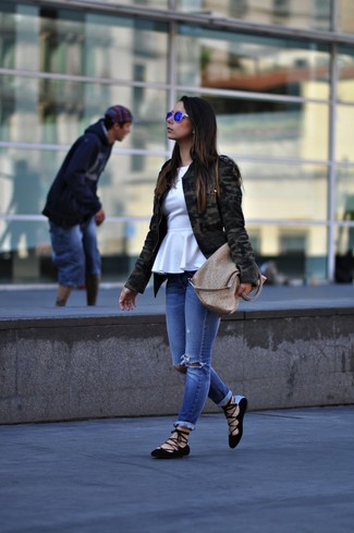 Как носить топ с баской с джинсами