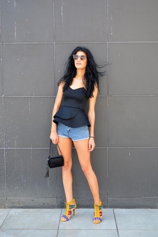 Как носить топ с баской с шортами