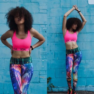 С чем носить розовые кроссовки женщине