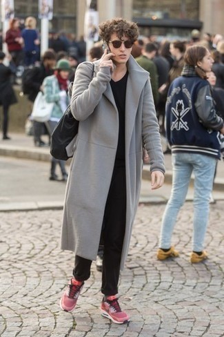 С чем носить розовые кроссовки мужчине