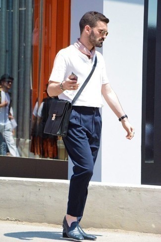 С чем носить розовую бандану мужчине