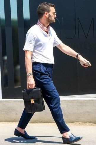 С чем носить розовую бандану мужчине