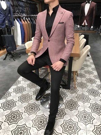 Какие брюки чинос носить с розовым пиджаком