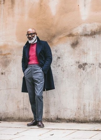 С чем носить розовый вязаный свитер мужчине