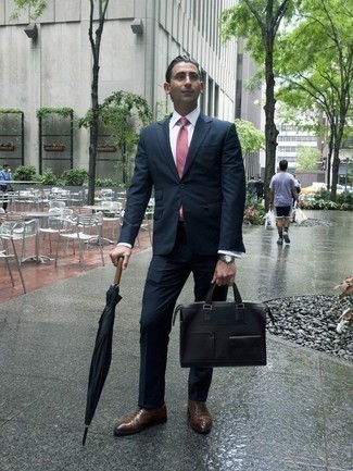 С чем носить розовый галстук в клетку мужчине