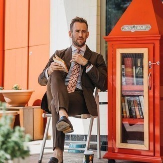 С чем носить розовый галстук в клетку мужчине