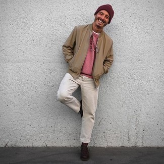 С чем носить розовый свитер с круглым вырезом мужчине