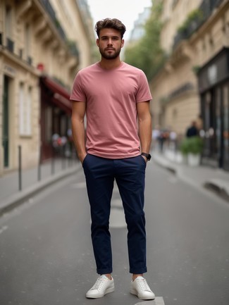 С чем носить розовую футболку с круглым вырезом мужчине