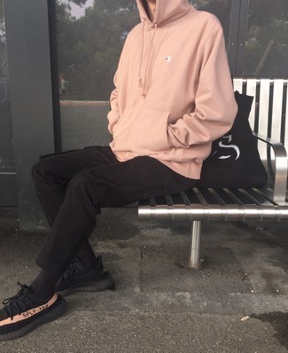 С чем носить розовый худи мужчине