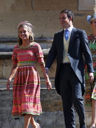 С чем носить розовое платье в горизонтальную полоску