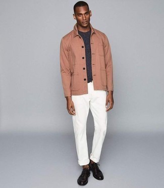 С чем носить розовую куртку мужчине